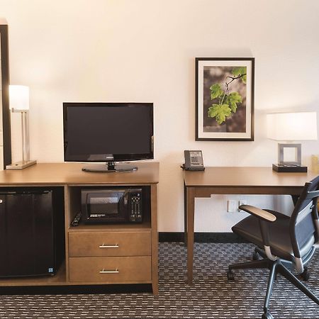 Hotel La Quinta By Wyndham Arlington North 6 Flags Dr Extérieur photo
