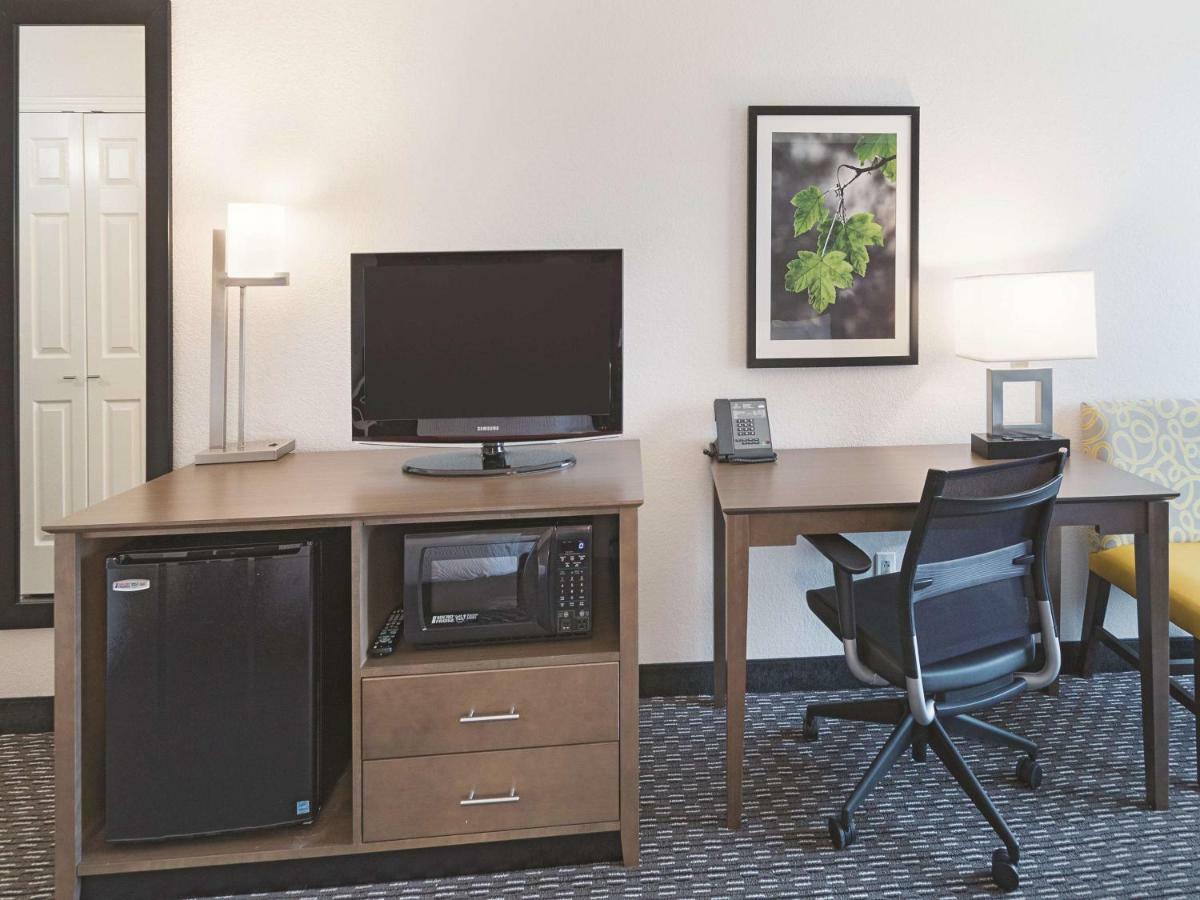Hotel La Quinta By Wyndham Arlington North 6 Flags Dr Extérieur photo